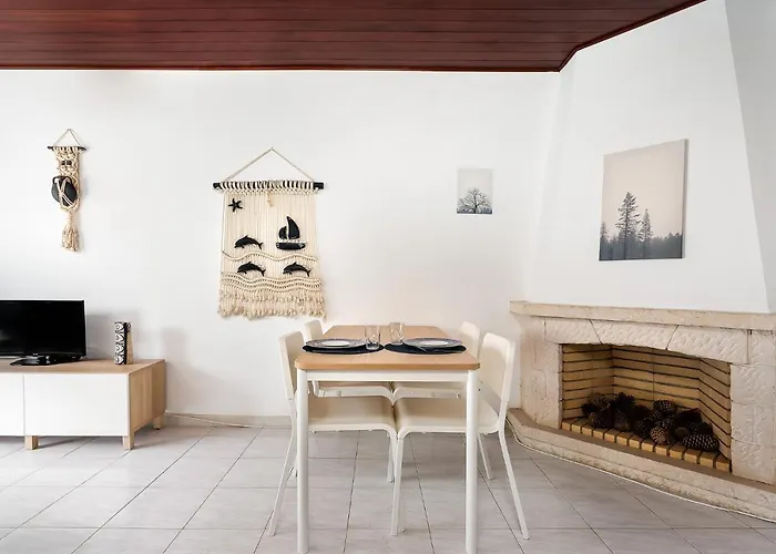 Mouramar One Bedroom Apartment, With Pool *